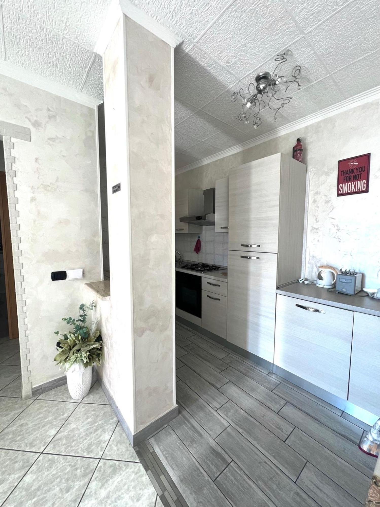 Sea Apartment Фьюмичино Экстерьер фото